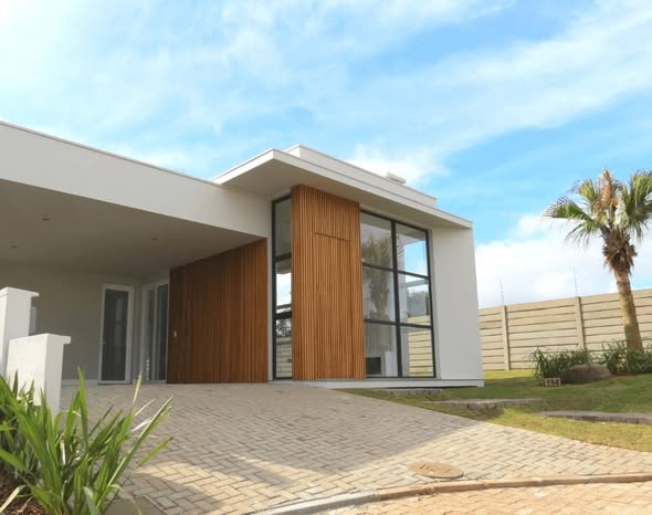 Casa de Alvenaria 3 Dormitórios (3 Suítes) 180m² - Centro