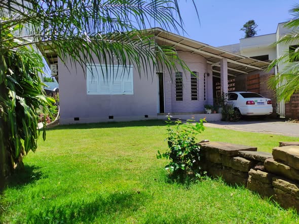 Casa de Alvenaria 3 Dormitórios (1 Suítes) 160m² - Centro