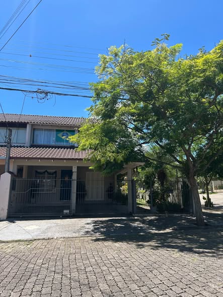 Duplex 3 Dormitórios Semimobiliado - Bairro Universitário